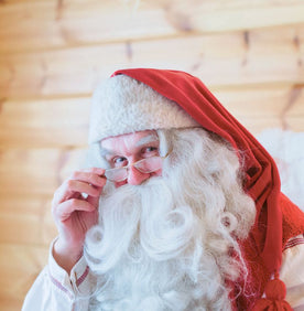 Why Santa Claus Would Prefer a White Chocolate Macadamia Nut Cookie Over a Traditional Chocolate Chip Cookie on Christmas Eve